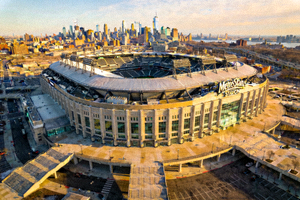 纽约大都会体育场外部宏伟建筑全景